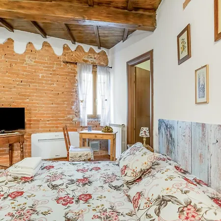 شقة Guesthost - San Giorgio Tiny Gem Near Ponte Vecchio *
